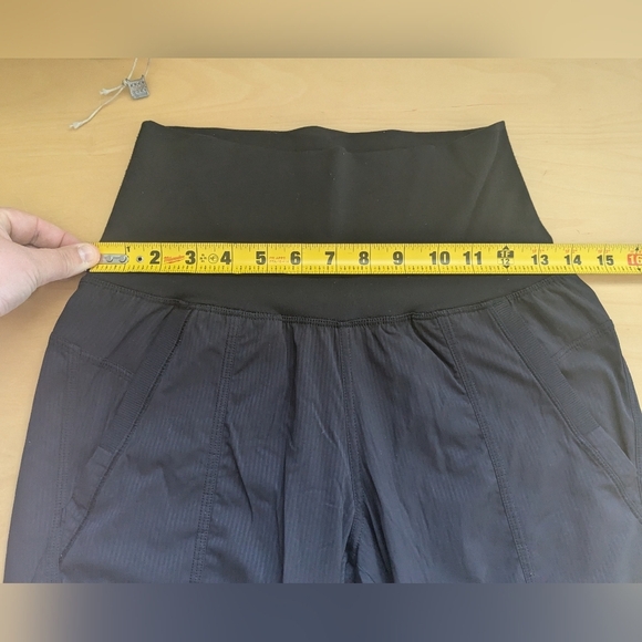 LULULEMON In Flux Crop Pants Size 4 Black Color With Pockets - Picture 14 of 16
